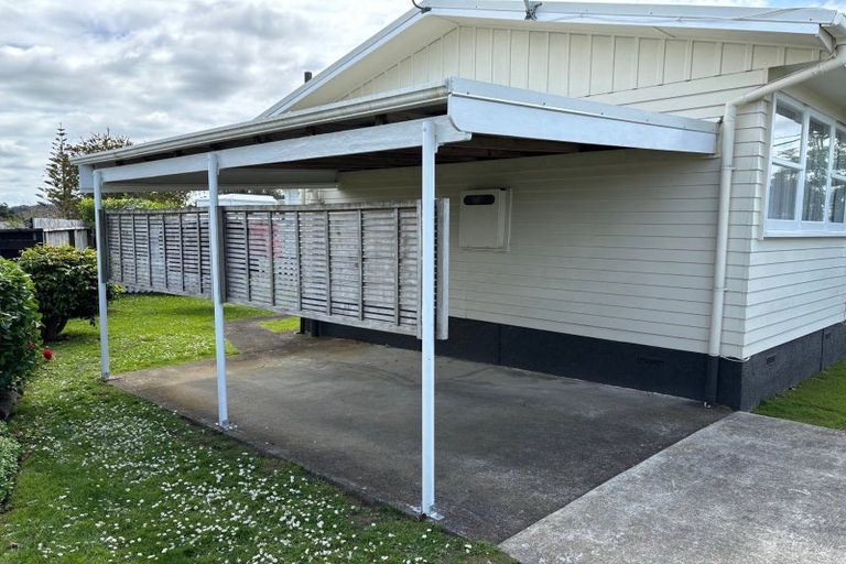 Photo of property in 1/80 Gloria Avenue, Te Atatu Peninsula, Auckland, 0610
