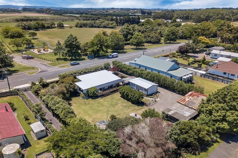 Photo of property in 19 Taupaki Road, Taupaki, Henderson, 0782