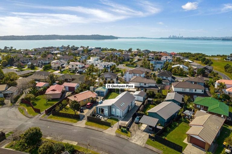 Photo of property in 21 Glenhaven Place, Te Atatu Peninsula, Auckland, 0610