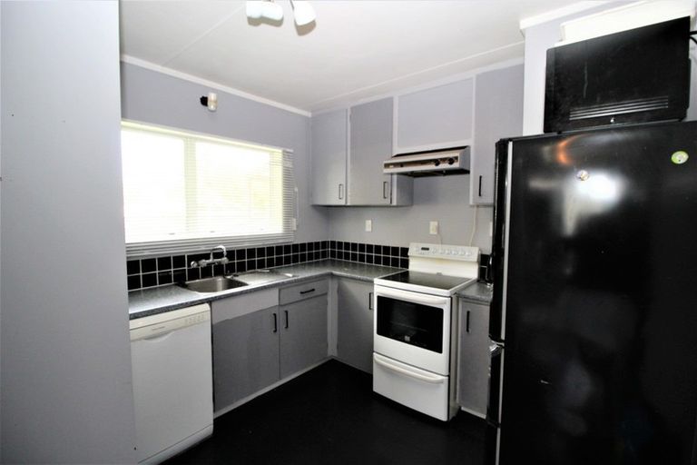 Photo of property in 11 Ross Street, Woodville, 4920