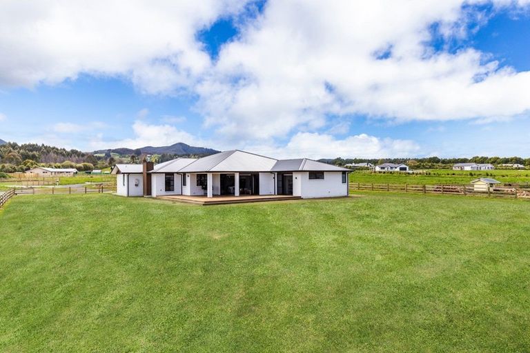 Photo of property in 7 Kanuka Grove, Kinloch, Taupo, 3377