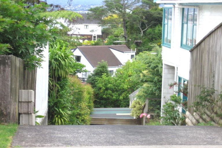 Photo of property in 2/11 Sea Vista Avenue, Beach Haven, Auckland, 0626