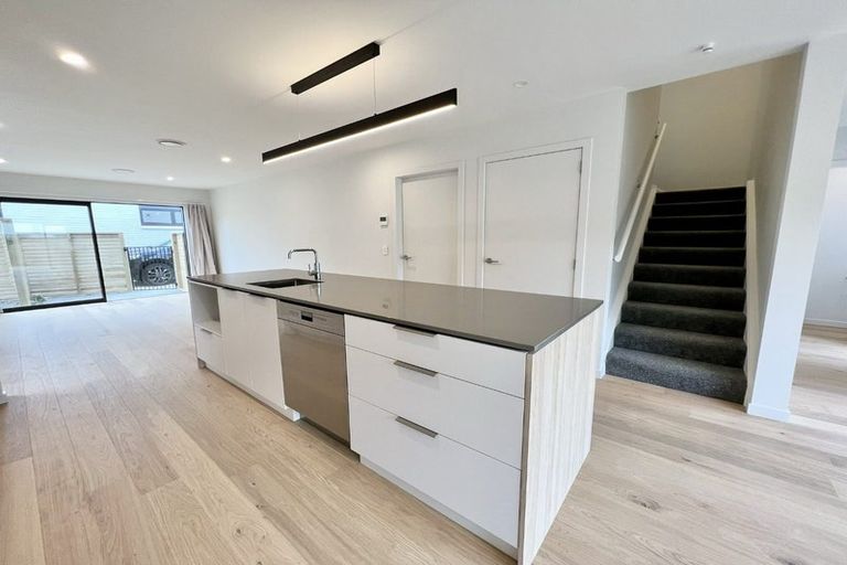 Photo of property in 35 Ludlam Crescent, Woburn, Lower Hutt, 5010