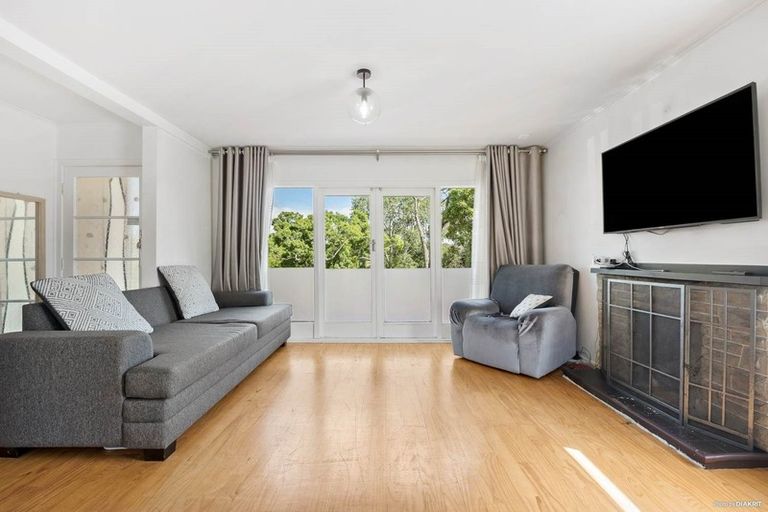 Photo of property in 19 Diana Drive, Glenfield, Auckland, 0627