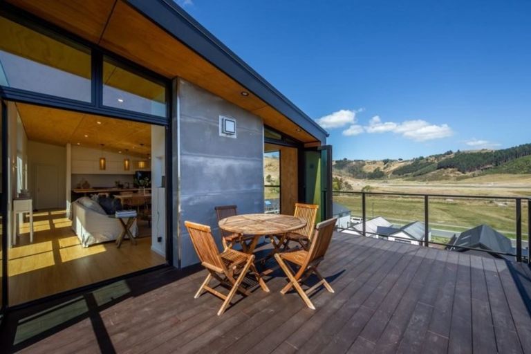 Photo of property in 8 Jahan Lane, Cashmere, Christchurch, 8022