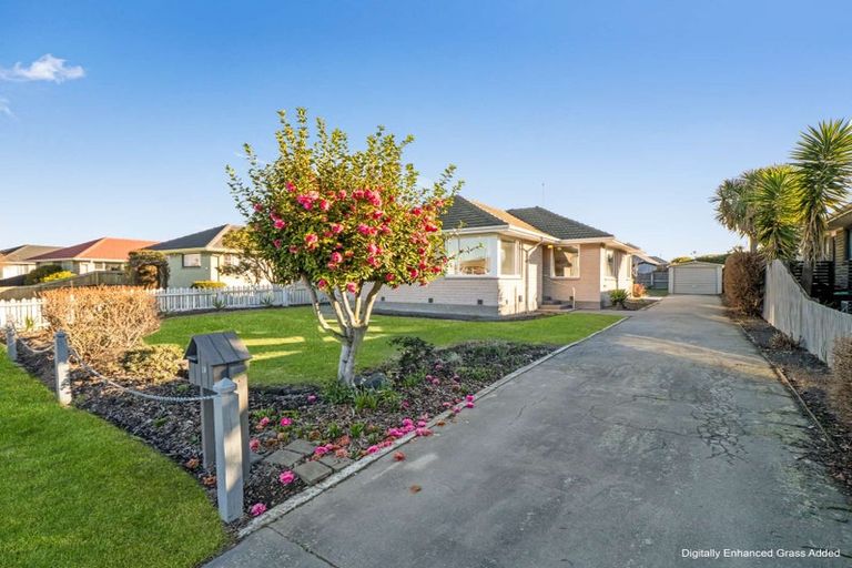 Photo of property in 19 Glenora Place, Hornby, Christchurch, 8042