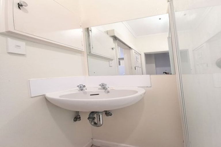 Photo of property in 1/17 Clifton Terrace, Kelburn, Wellington, 6012