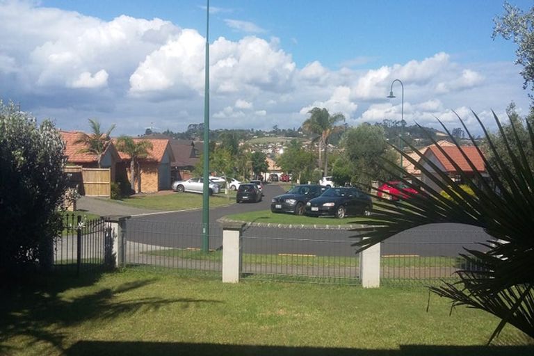 Photo of property in 16 Sayes Close, East Tamaki, Auckland, 2013