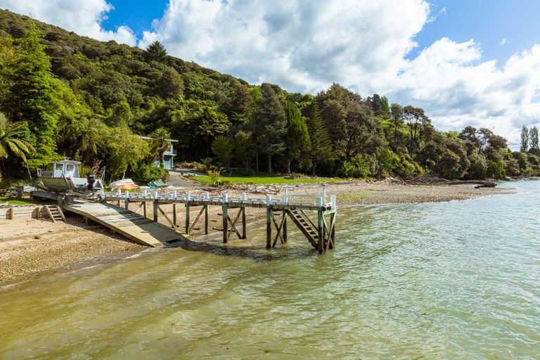 Photo of property in 672 Moetapu Bay Road, Moetapu Bay, Picton, 7282