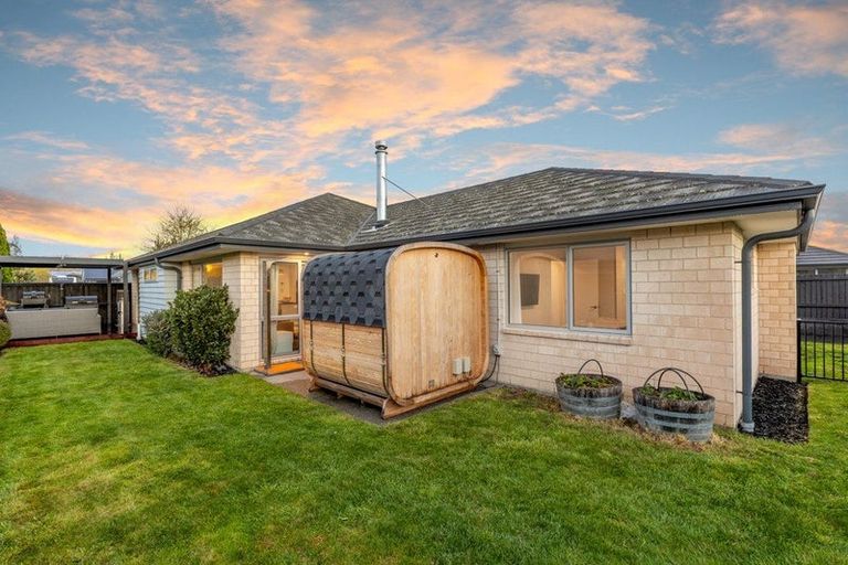 Photo of property in 32 Dunlops Crescent, Marshland, Christchurch, 8083