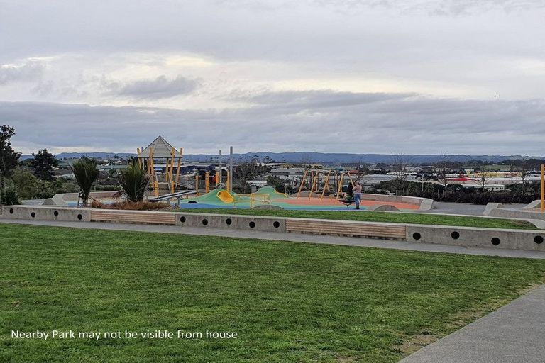 Photo of property in 6 Keiha Crescent, Massey, Auckland, 0614