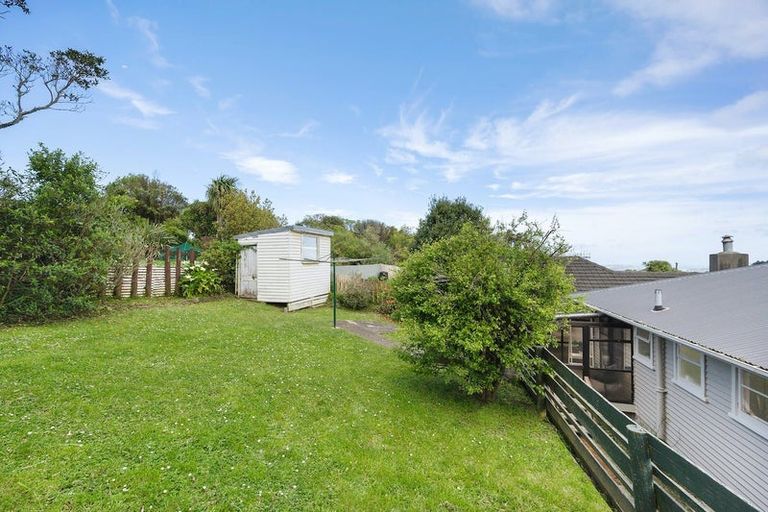Photo of property in 61 Salford Street, Newlands, Wellington, 6037