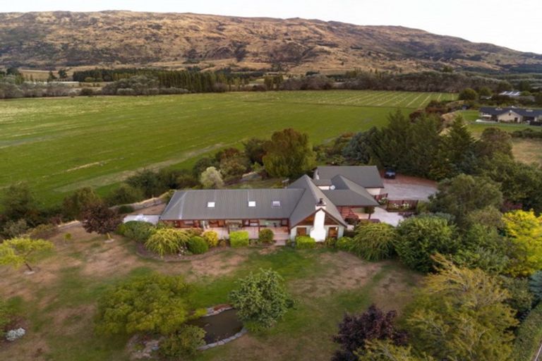 Photo of property in 431 Riverbank Road, Wanaka, 9382