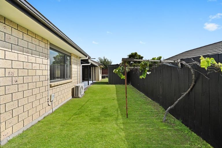 Photo of property in 12 Te Ironui Place, Huntington, Hamilton, 3210