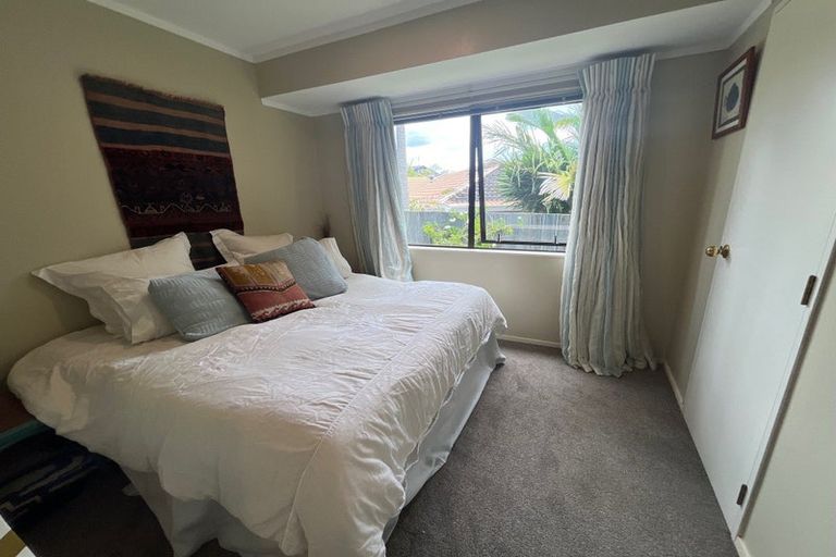 Photo of property in 15 Pinewood Grove, Botany Downs, Auckland, 2010