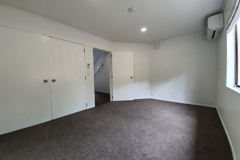 Photo of property in 8a Aplin Place, Birkdale, Auckland, 0626