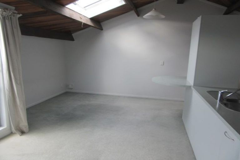 Photo of property in Metro Apartments, 22/220 Thorndon Quay, Pipitea, Wellington, 6011