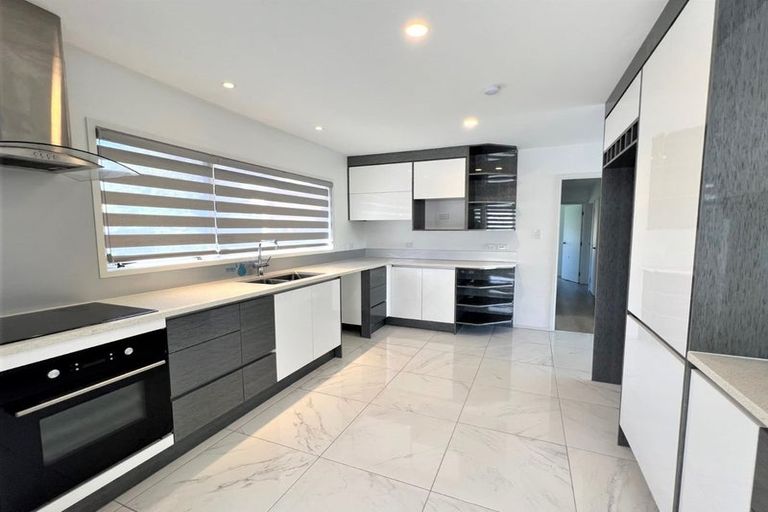 Photo of property in 4 Correa Court, Goodwood Heights, Auckland, 2105