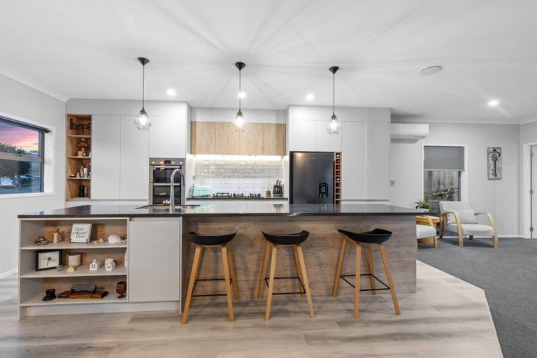 Photo of property in 111 Oteki Park Drive, Welcome Bay, Tauranga, 3112