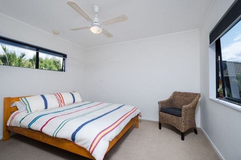 Photo of property in 7 Oakpark Place, West Harbour, Auckland, 0618
