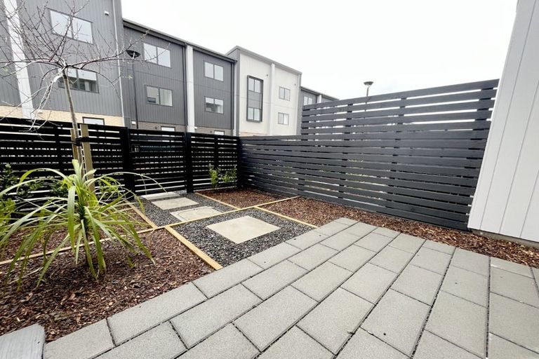 Photo of property in 6/327 Glengarry Road, Glen Eden, Auckland, 0602