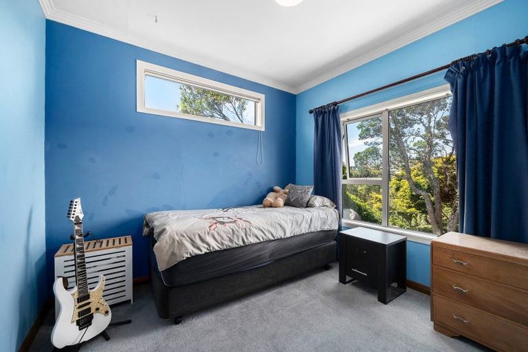 Photo of property in 70 Glanmire Road, Newlands, Wellington, 6037