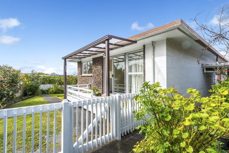 Photo of property in 2/27 Spence Road, Henderson, Auckland, 0612