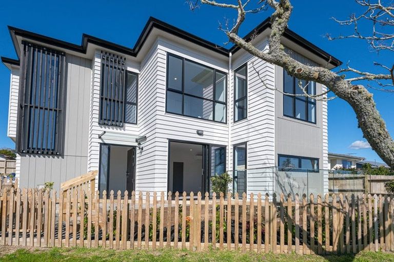 Photo of property in 11a Merida Place, Unsworth Heights, Auckland, 0632