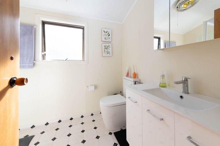 Photo of property in 17 Mountain Road, Western Heights, Rotorua, 3015