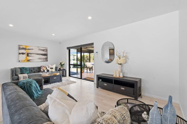 Photo of property in 2/99 Riverside Road, Orewa, 0931