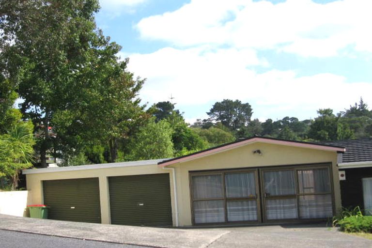 Photo of property in 1 Valdese Rise, Browns Bay, Auckland, 0630