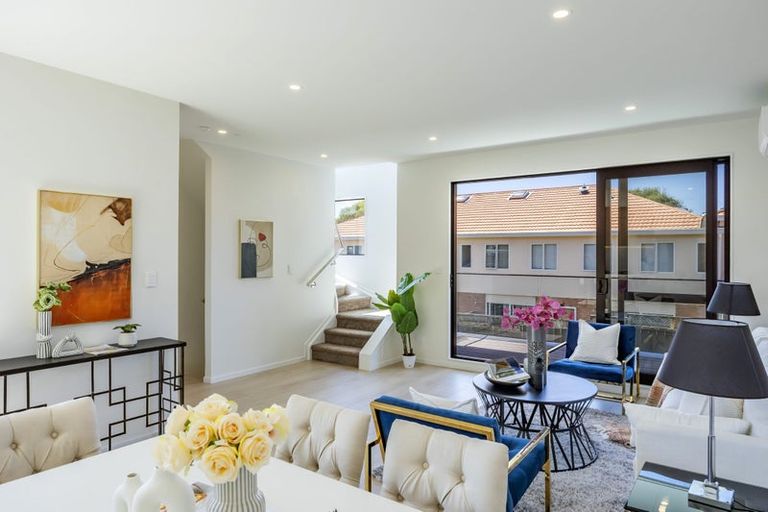 Photo of property in 17a John Jennings Drive, Oteha, Auckland, 0632