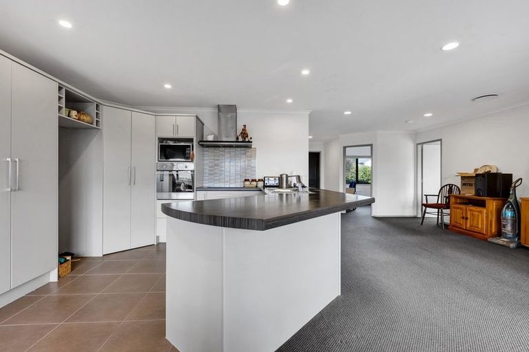 Photo of property in 3 Larlin Heights, Hawera, 4675