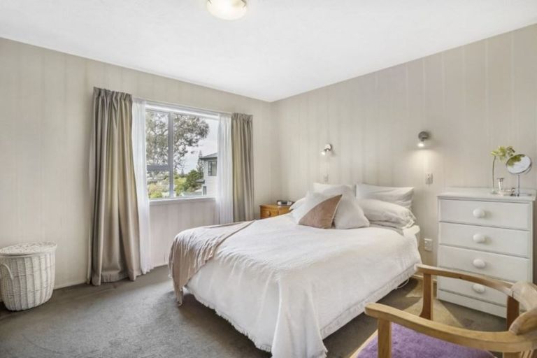 Photo of property in 1/56 Knightsbridge Drive, Forrest Hill, Auckland, 0620