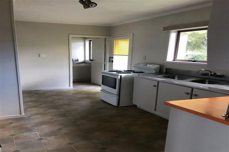 Photo of property in 13 Huruhuru Road, Massey, Auckland, 0614