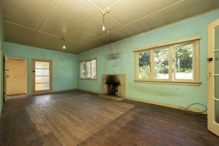 Photo of property in 118 Garden Road, Piha, New Lynn, 0772