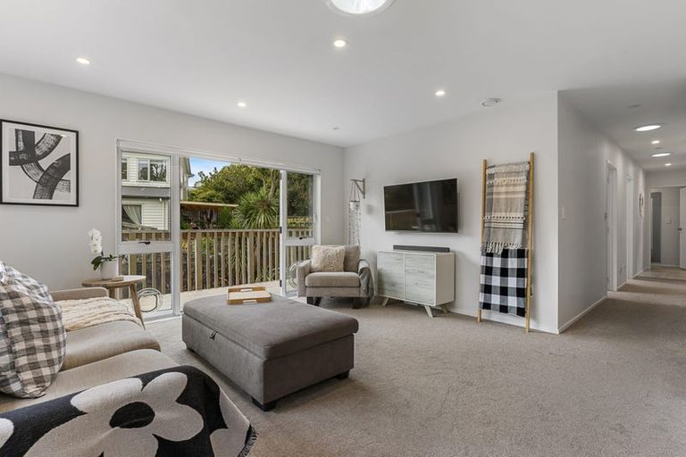 Photo of property in 2/58 Botany Road, Botany Downs, Auckland, 2010