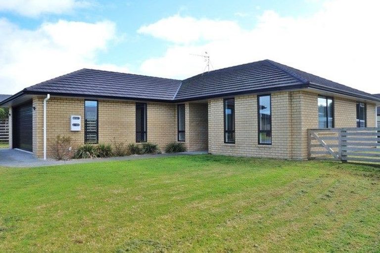 Photo of property in 48 Ocean View Rise, Ruakaka, 0116