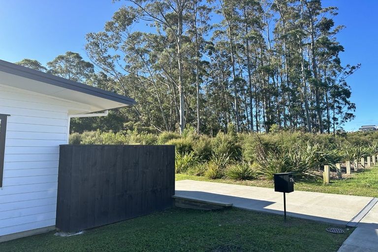 Photo of property in 17 Endurance Rise, Orewa, 0931