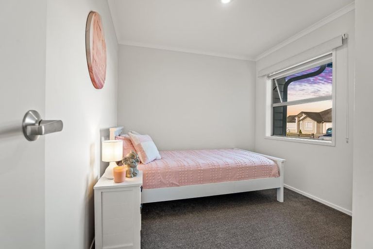 Photo of property in 16 Aporo Drive, Kumeu, 0810