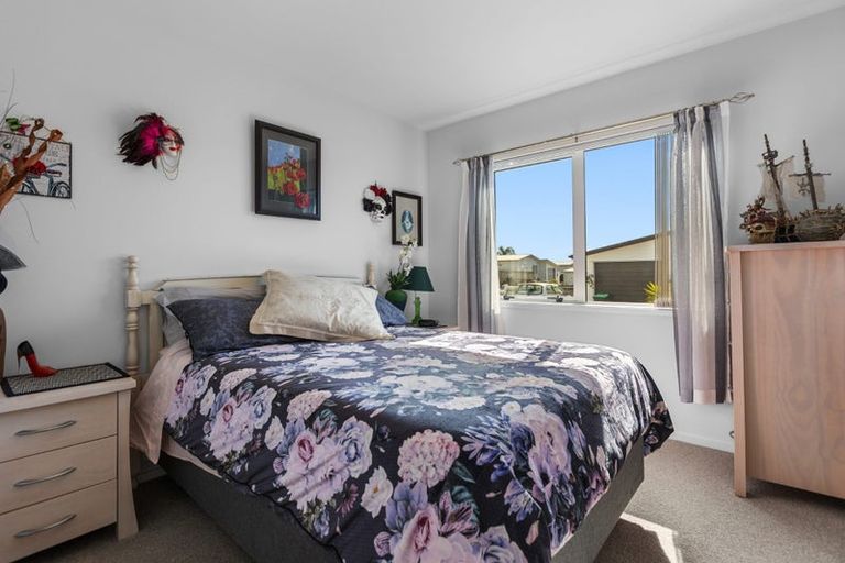 Photo of property in 11 Kamahi Crescent, Papamoa Beach, Papamoa, 3118