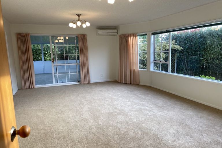 Photo of property in 3 Delisle Place, Windsor Park, Auckland, 0632