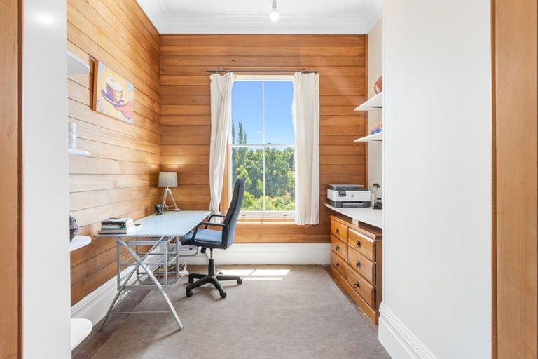 Photo of property in 21 May Avenue, Hospital Hill, Napier, 4110