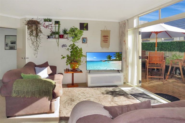 Photo of property in 3/66 Kawaha Point Road, Kawaha Point, Rotorua, 3010