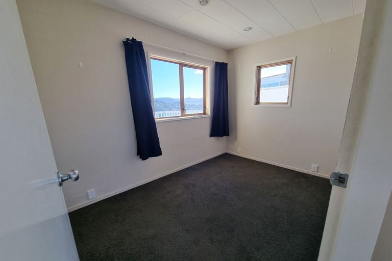 Photo of property in 27 Kaikoura Street, Maupuia, Wellington, 6022