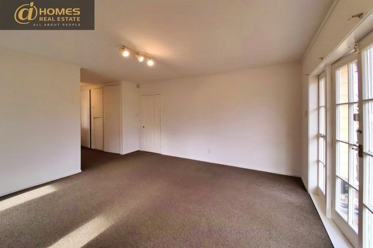 Photo of property in 40 Eyre Street, Henderson, Auckland, 0612