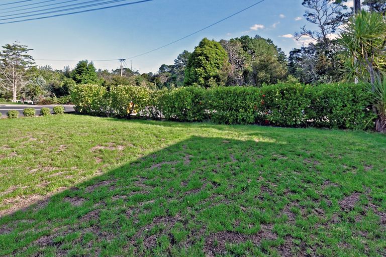 Photo of property in 38 Pine Avenue, Henderson, Auckland, 0612