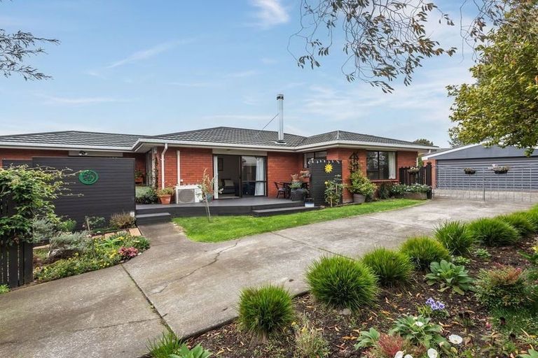 Photo of property in 18 Lowry Avenue, Redwood, Christchurch, 8051