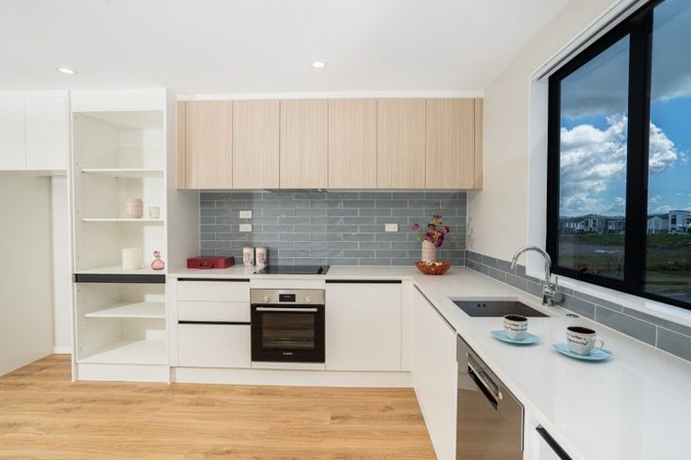 Photo of property in 35 Hinonga Loop, Silverdale, 0932