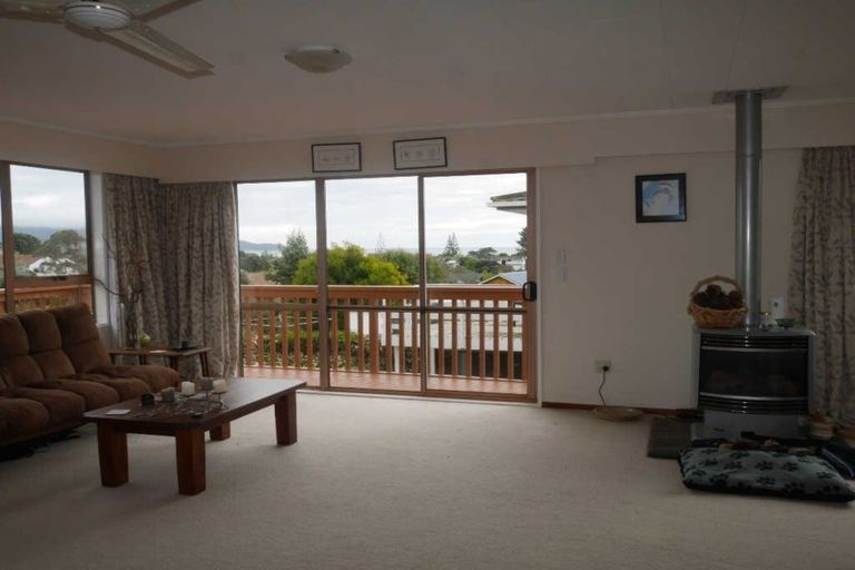 Photo of property in 29 Frimley Terrace, Waikanae Beach, Waikanae, 5036
